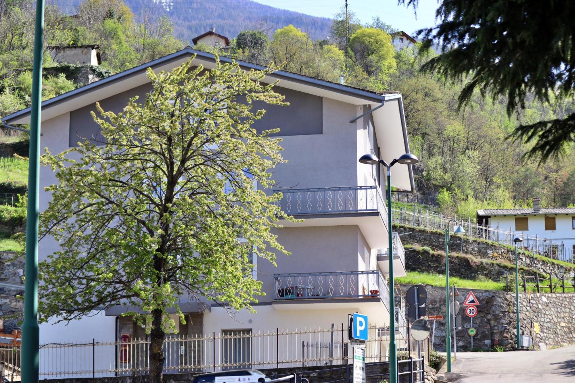 Lo Barbaboc Aparthotel Charvensod Exterior photo